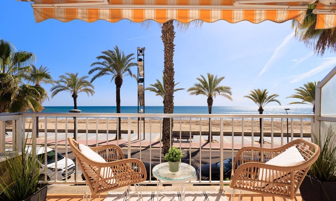 Salou City Centre Apartment | Refurbished, frontline and with views