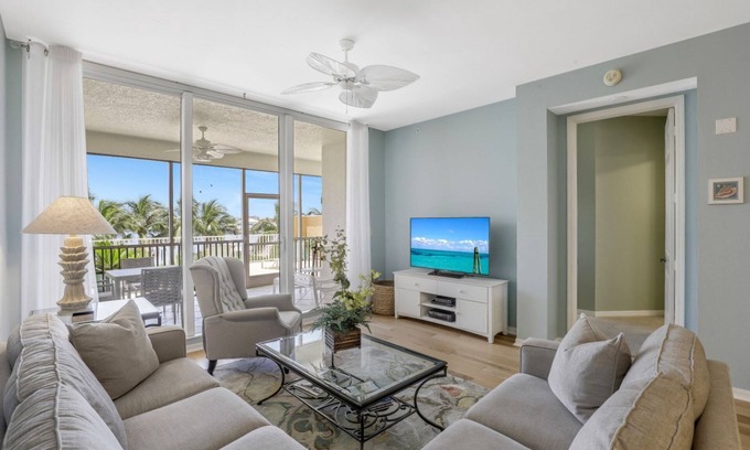 Vanderbilt Beach Condo | Regatta - Walking Distance to the Beach!