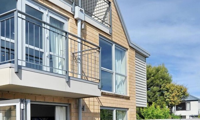 Riccarton Apartment | Regents Villas-Regents Villas A & B: Two homes in one