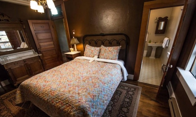 Dufur House | Relax and Enjoy Nature! 3 Family-Friendly Units, FREE Parking, Near Dufur Museum