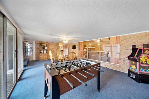 Baytown House | Relax and Play 3BR Retreat w Sunroom