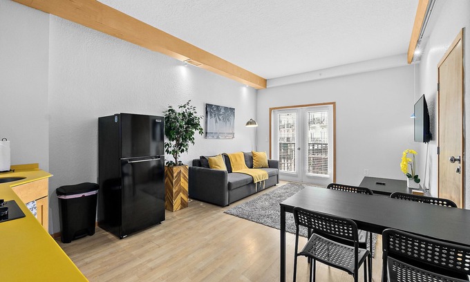 Palm Harbor Condo | Relax and Revitalize: Retreat to European Village with Balcony, Close to Beaches