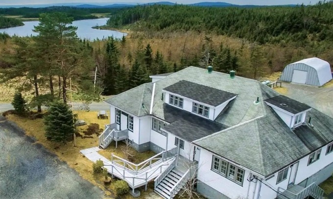 Whitbourne House | Relax and unwind at this unique and tranquil getaway