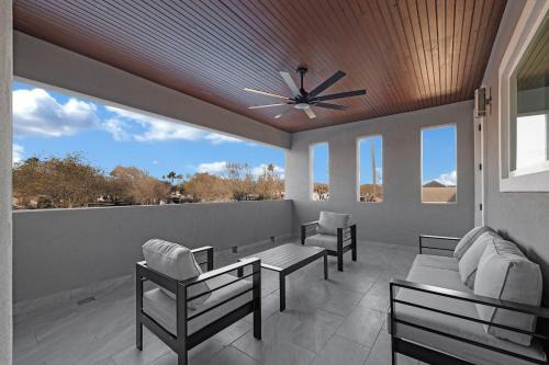 Pharr House | Relax and Unwind in this Modern Spacious Townhome