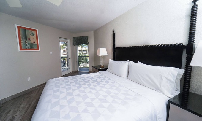 Crystal Harbour Apartment | Relax and Unwind! Outdoor Pool, Free Breakfast and Parking, Pet-friendly!