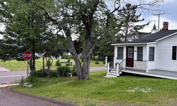 Eagle Harbor Cottage | Relax at our Cozy Cottage in the heart of Eagle Harbor