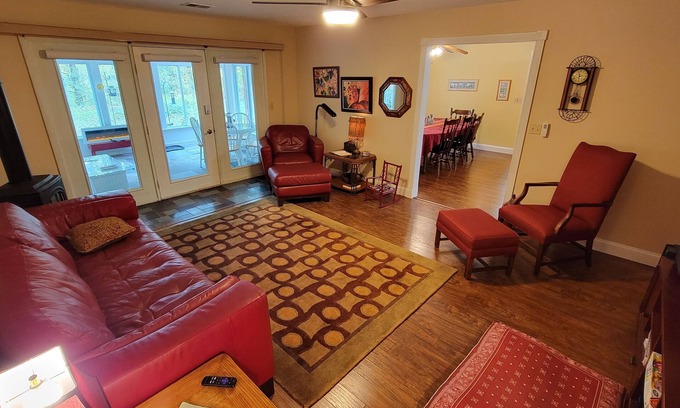 Lowell House | Relax at this Private, Peaceful, Dog-Friendly Ecohouse in the Woods.