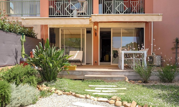 Theoule-Superieur Condo | relax in a private garden for two