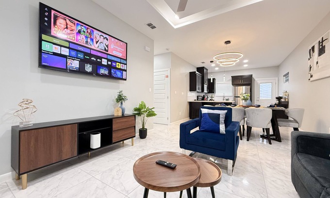 Edinburg Apartment | Relax in Comfort, Modern and Style – 2BR/2BA Retreat in Edinburg