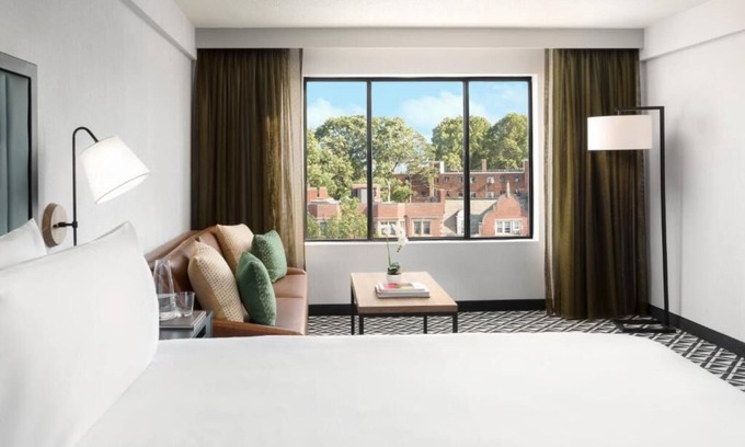 Brookline Hotel | Relax in Comfortable Room Amidst Boston’s Urban Vibe! Dining Onsite!