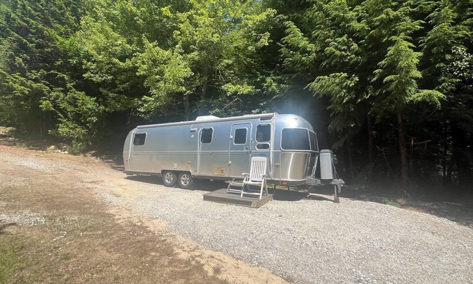 Fitzwilliam House | Relax in Style – Luxury Airstream Glamping Getaway Waterfront on Sportsmans Pond