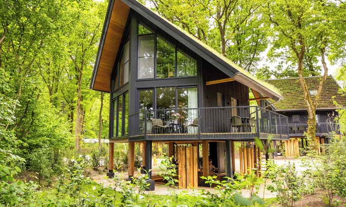 Municipality of Ede House | Relax in your private hot tub – nature villa with 2 en-suites for 4 guests.