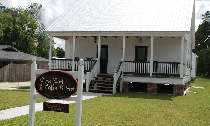 Pierre Part Cabin | Relax on the Bayou in our 'Big Cajun' Cabin