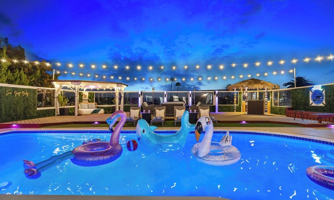 San Carlos House | Relax & Play-Pool, Spa, Views + Guest House!