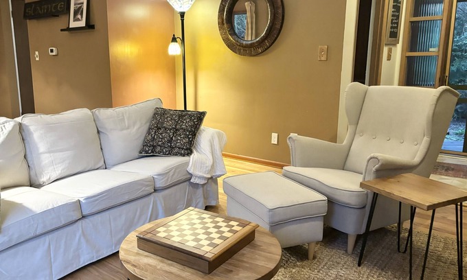 Milwaukie Apartment | Relax Renew Urban Farm Setting