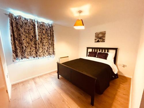 Stanwell Apartment | Relax steps from heathrow Terminal 4 ,Entire 2 Bed Room appartment