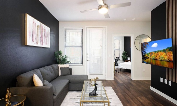 Near East Side Apartment | Relaxing 1BR w/Pool&Parkng, Near Rvrwlk&Conv Ctr