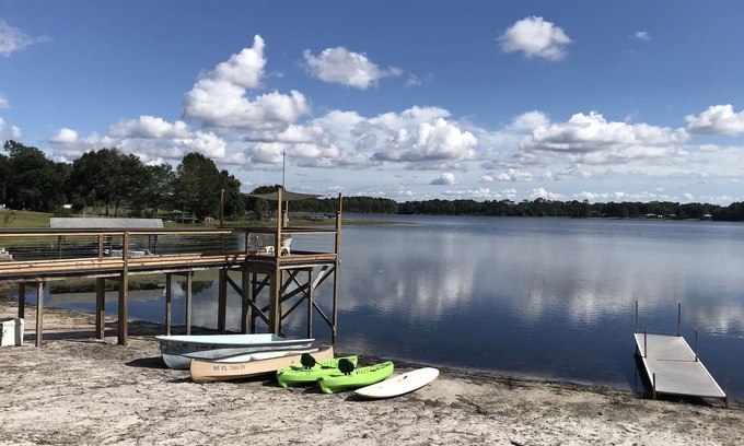 Putnam Hall House | Relaxing 4/3 Lakehouse Getaway on Lake Geneva