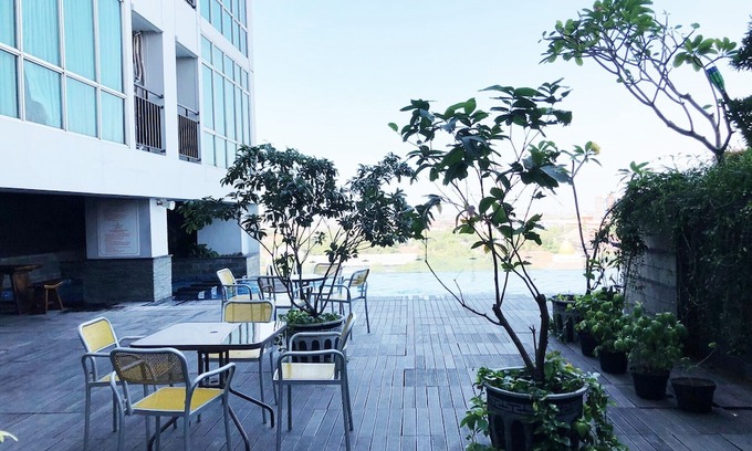 Surabaya Hotel | Relaxing and Stylish Studio at Tamansari Papilio Apartment