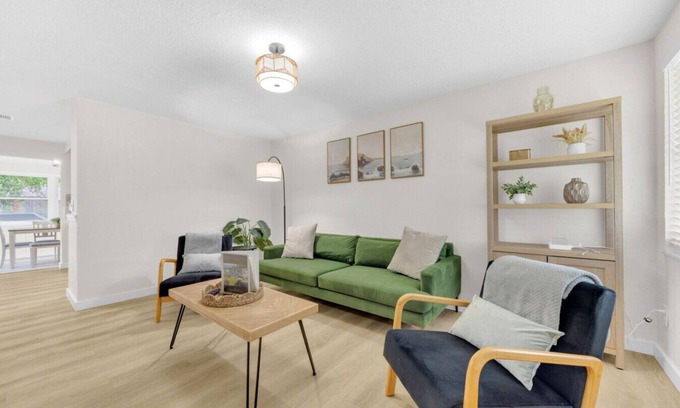 Apollo Beach House | Relaxing Apollo Oasis