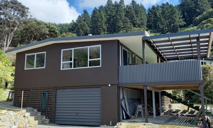 Hakahaka House | Relaxing Bach at Hakahaka