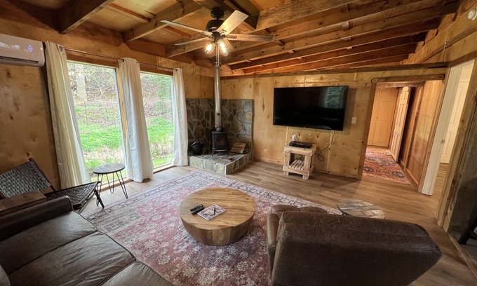 Ellijay Cabin | Relaxing Cabin on a Beautiful Mountain Stream