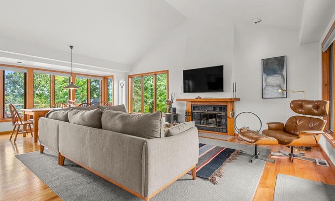 Hollowville House | Relaxing Catskill Escape- Mountain Views - Hot Tub - Fire Pit - Heated Pool