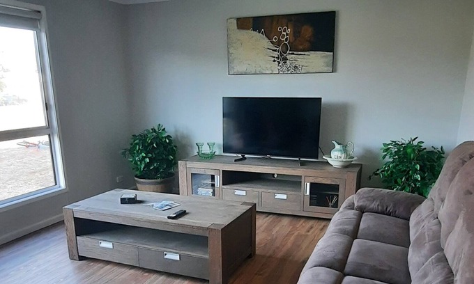 Ariah Park House | Relaxing family home in Ariah Park within the Temora Shire, with much to offer