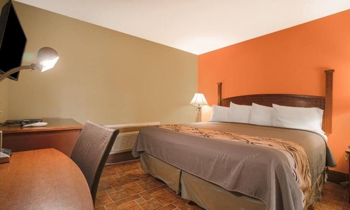 Aransas Pass Hotel | Relaxing King Unit Near Texas State Aquarium + Pets Welcome