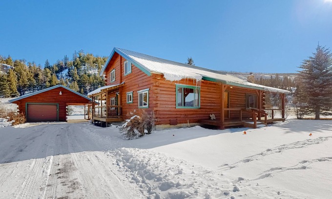 South Fork House | Relaxing mountain home, huge deck with great views and large private yard