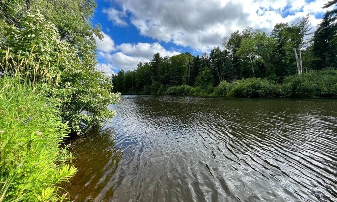 Bancroft House | Relaxing Riverside Getaway with a Cozy Fireplace