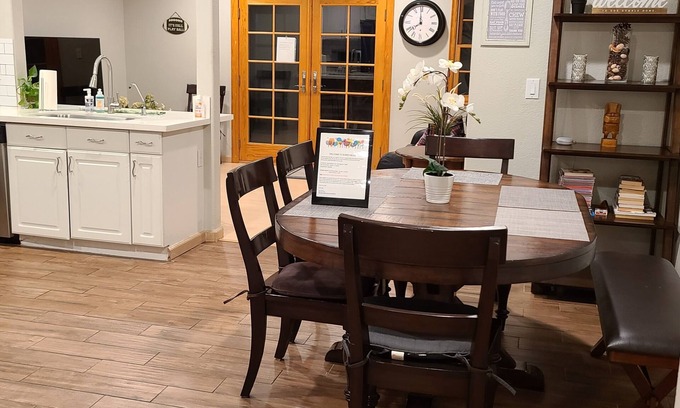 Mira Mesa House | Relaxing Sunny Diego Style & Working Remotely!