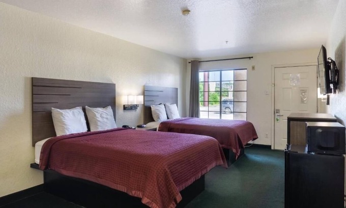 San Antonio Hotel | Relaxing Unit Near SeaWorld and Six Flags + Free Parking