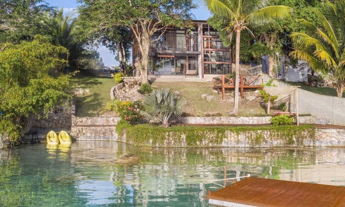 Centro Villa | Relaxing Villa with Private Lagoon Access and Scenic Views