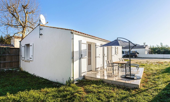 Domino House | Reminette Holiday Home in St Georges d'Oléron - Terrace, Wi-Fi, and Air Conditioning