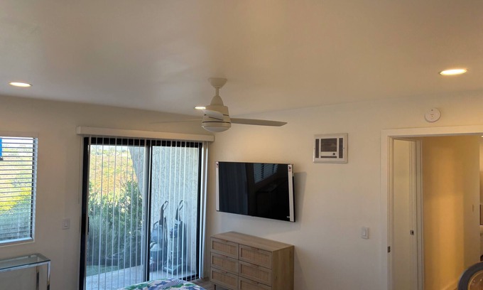 San Diego Condo | Remodeled 2 bed 2 bath condo overlooking Tecolote Driving Range <1 mile from I5