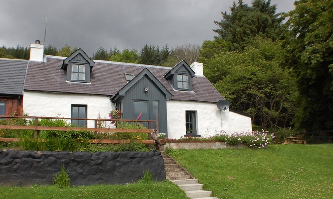 Lochend House | Remote and Rural Traditional Croft house overlooking Loch Ness