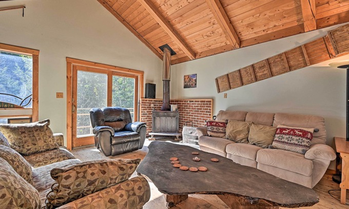 Stowe Area Cabin | Remote Cabin w/Fire Pit: 3 Miles to Stowe Mtn!