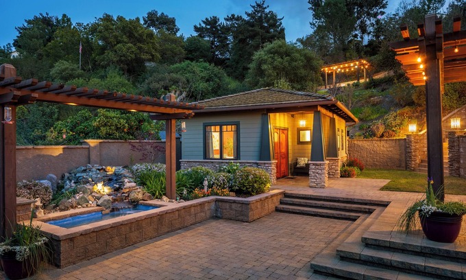 University City Cottage | ✔Remote Work✔A/C✔200Mbps✔Kitchen✔Streaming