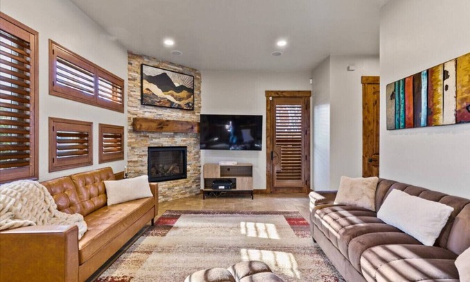 Midtown House | Reno Basecamp | 2 King Suites, Walk to Food & Fun