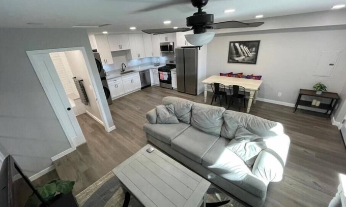 La Mesa Apartment | Renovated 1 bedroom flat with full kitchen and washer/dryer