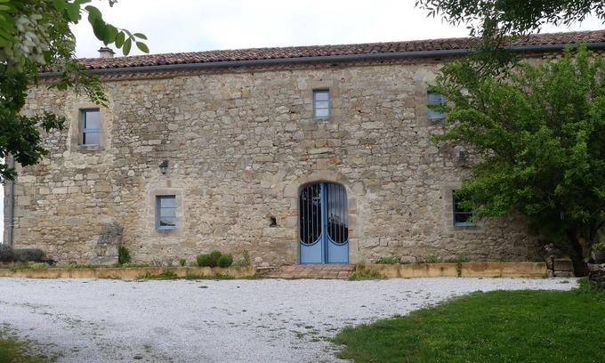 Lacroisille House | Renovated 18th-century fortified farmhouse with view