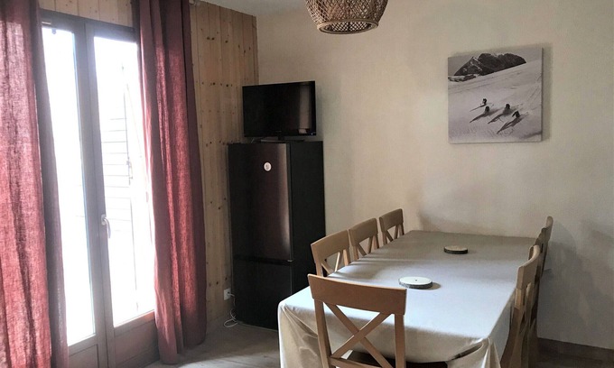 La Joue du Loup Ski Chalet | Renovated 3-room semi-detached chalet, 7 people, terrace, parking, pets allowed