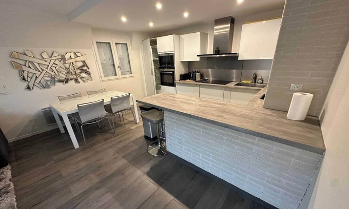 Deauville City Centre Apartment | Renovated apartment sleeping 6 - pool and tennis