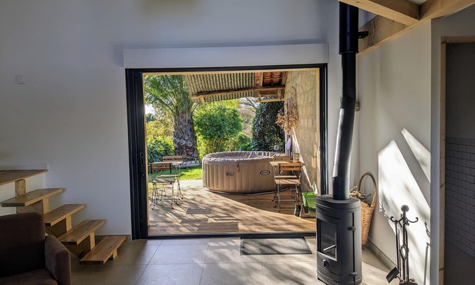 Laurede House | Renovated barn in the heart of a shared landscaped park