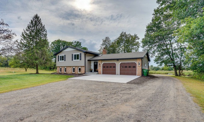 Blaine House | Renovated Blaine Farmhouse w/Heated Pole Barn!