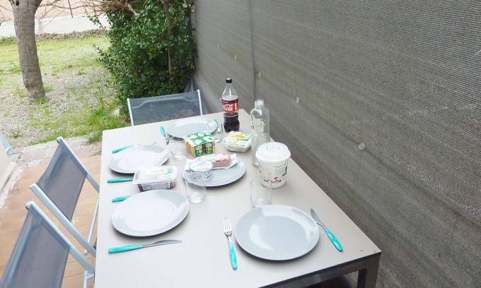 Marseillan Plage Apartment | Renovated flat with air conditioning