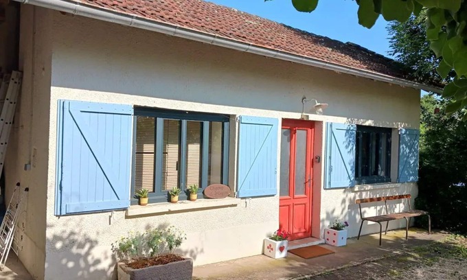 Cormoranche-sur-Saone Apartment | Renovated studio between Mâconnais and Beaujolais