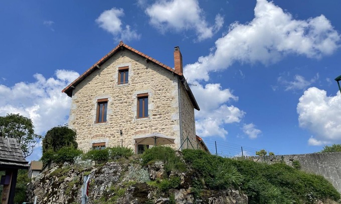 La Chabanne Cottage | Renovated house with garden, BBQ, pets accepted