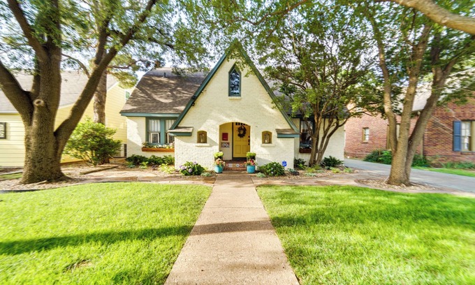 Tech Terrace Cottage | Renovated Lubbock Home - Walk to Texas Tech!